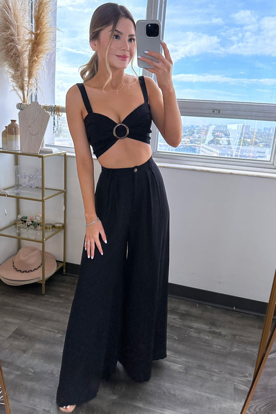 Vacation outfits at Ania Boutique — Naomi linen pant set